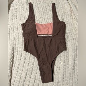 NWOT Women’s One Piece Bathing Suit